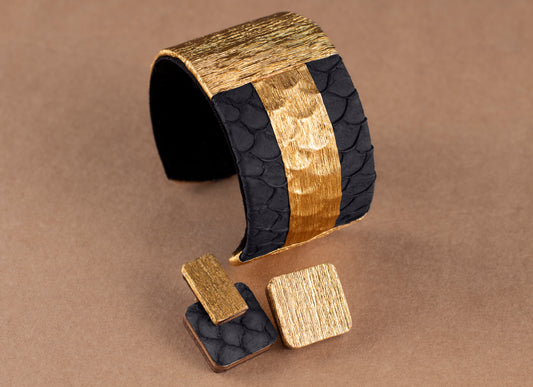 La Manchette ELENA en cuir marin et crépon doré